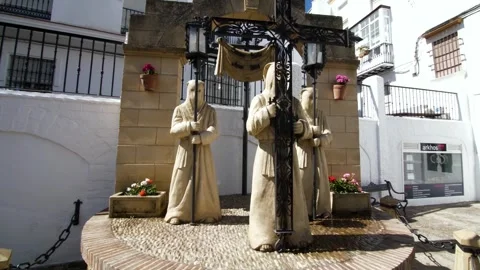 Holly week statues in Arcos de la Frontera, Spain, tilt 스톡 동영상 241679825