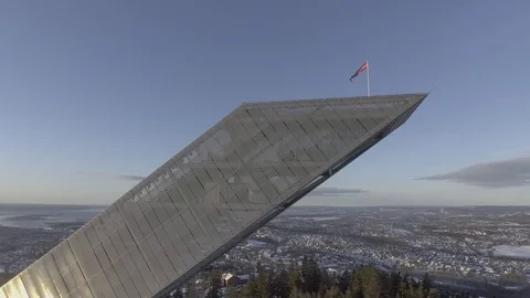 Holmenkollen side elevation close-up and virtical pan Vídeos de archivo 105918827