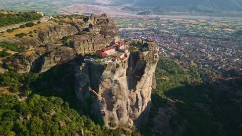 Holy Monastery of the Holy Trinity at Sunset, Meteora, Greece 스톡 동영상 343111181