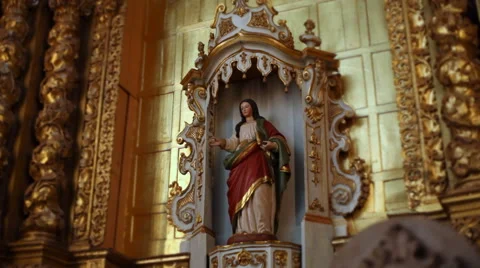 Holy sculpture in Church of St. Francis, Evora, Portugal Vídeos de archivo 59509643