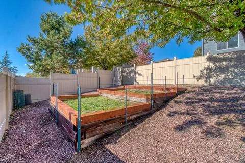 A home back yard Stock-Fotos