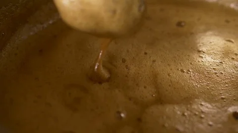 Home Brew Beer making. Boiling of a dark beer liquid in slow motion 180 to 24fps Vídeos de archivo 74768813