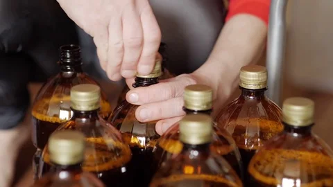 Home brewery. Bottling beer Video stock 75010902