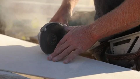 Home Builder Using An Angle Grinder HD Vidéo 130786228