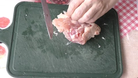 Home cooking process.  the chef prepares the chicken. Video stock 155496228