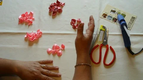 Home Crafts 9 Vídeos de archivo 64135307