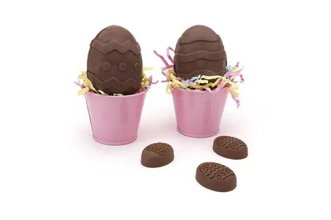 Home Handcrafted Chocolate Easter Eggs with Zig-Zag Pattern in Pink Buckets Foto stock