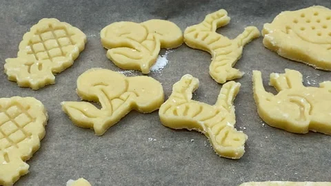 Home kitchen.The process of making a cookie. Home kitchen. Stockbeeldmateriaal 135317117