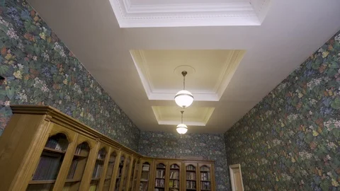 Home library interior in classic style Stockbeeldmateriaal 107274458