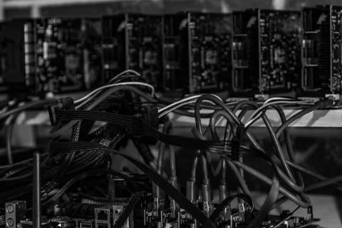 Home Made Bitcoin Mining Computer Rig on Wood Stock-Fotos