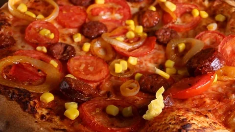 Home made pizza on rotating plate seamless looping hd background cover video Video stock 107614083