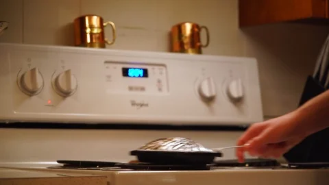 How to make Jiffy Pop Popcorn on the Electric Stove on Make a GIF