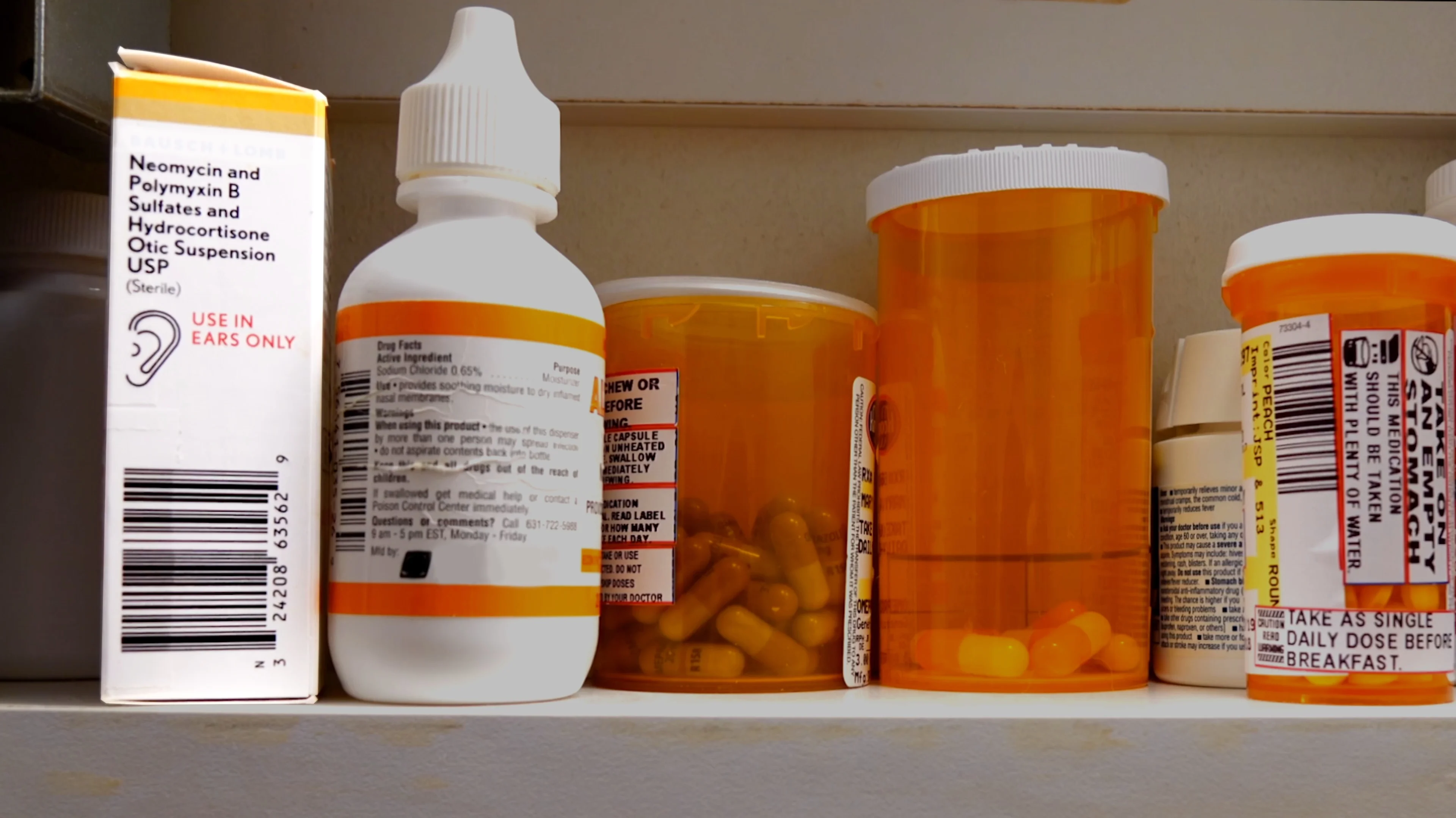 850 Medicine Cabinet Stock Videos, Footage, & 4K Video Clips