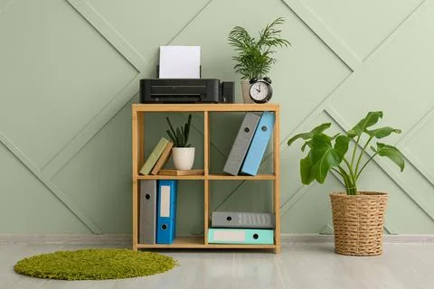 Home office workspace with printer, bookshelf, and green plants against a mod Stockfoto's