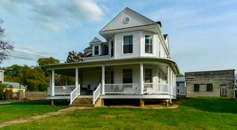 The home pictured displays characteristic elements of a Queen Anne Victoria.. Foto stock
