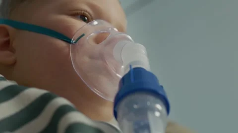 Home treatment of pneumonia using nebulizer and saline for children Stock Footage 346706590