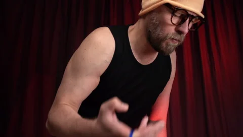 Home Workout.Man performs Bicep curls very slowly. Video stock 131095838