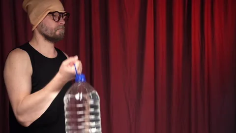 Home Workout.Man performs Bicep curls using a bottle of water as a weight. Video stock 131095879