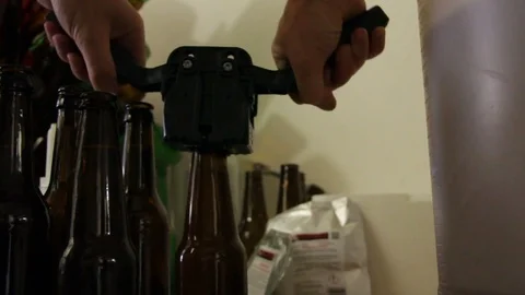 Homebrewing, tap the bottles Video stock 76347080