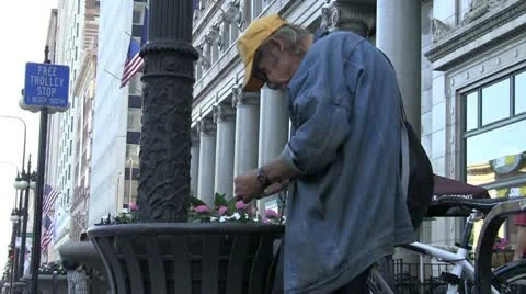 Homeless Eats By The Garbage Can 動画素材 11517469