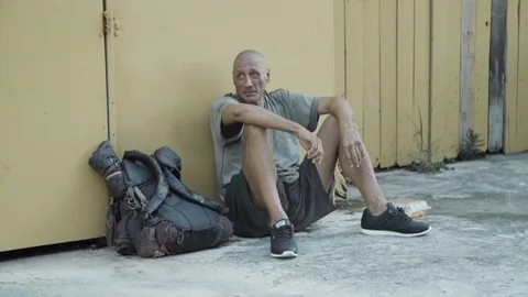Homeless man in despair Stock-Footage 104019078
