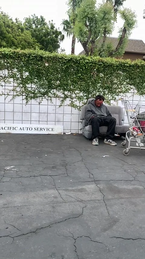 Homeless man Passed out Stockbeeldmateriaal 188946679