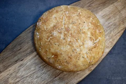 Homemade bread on board Foto stock