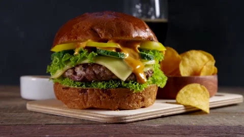 Homemade burgers Vídeo Stock 201680169