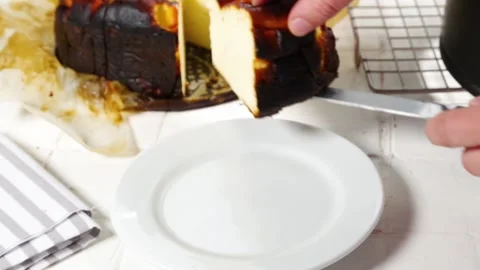 Homemade Burnt Basque Cheesecake Video stock 169868500
