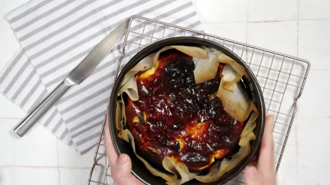 Homemade Burnt Basque Cheesecake Video stock 169868501