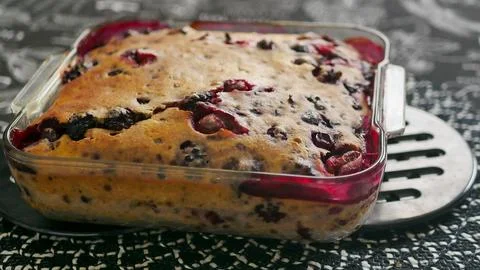 Homemade cherry pie baked in a rectangular glass baking dish with a golden crust Stock-Fotos