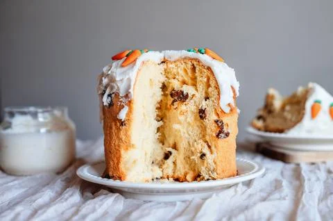 Homemade Easter cake with icing and visible cut section. Foto stock