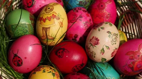 Homemade Easter eggs in basket Stock-Footage 49051736