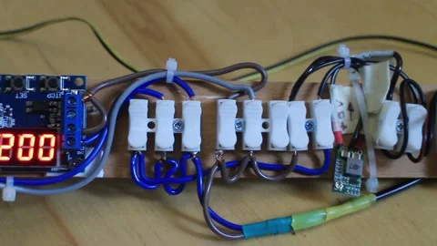 Homemade electronic actuator, timer counts down the time Stock Footage 329923071