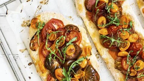 Homemade mixed tomatoes flatbread menu Stock Photos