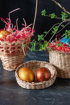 Homemade multicolored painted Easter eggs Foto stock