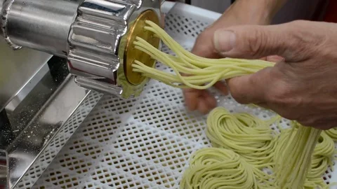 Production of spaghetti - machine produc, Stock Video