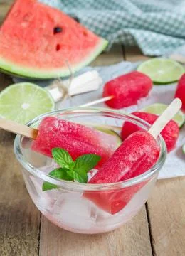 Homemade popsicles with watermelon and lime Foto stock
