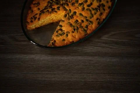 Homemade pumpkin pie on the table. Foto stock