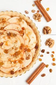 Homemade rustic apple pie preparation recipe. Tart with cinnamon, raisins and Stock Photos