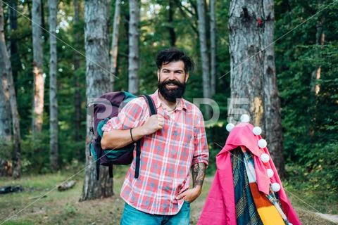 Homemade Tent Camping for free man. Summer camp and nature tourism. Go Ape Stock Photos