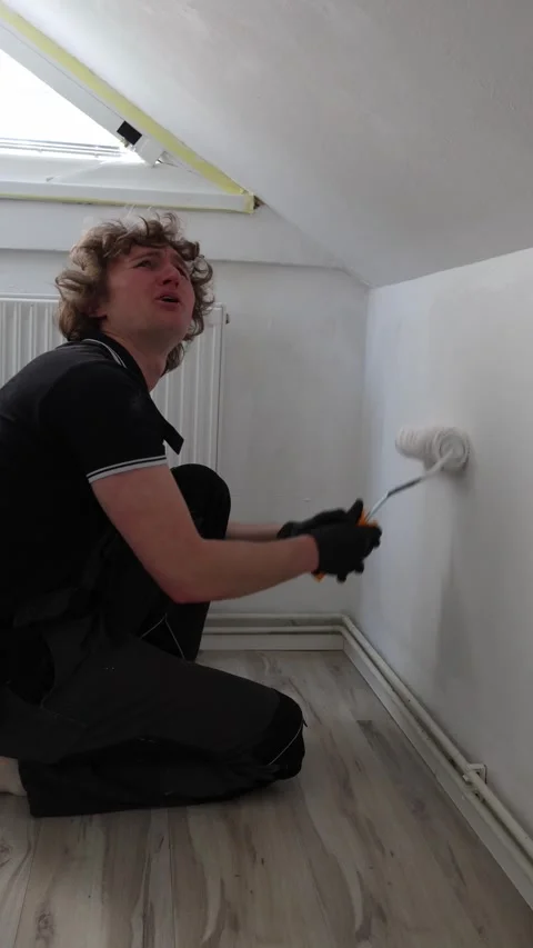 Homeowner doing budget renovation alone 動画素材 334592174