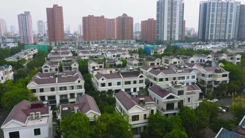 Homes in the metropolis Video stock 242408313