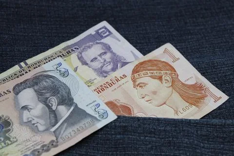 Honduran banknotes of different denomination between blue denim fabric Foto stock
