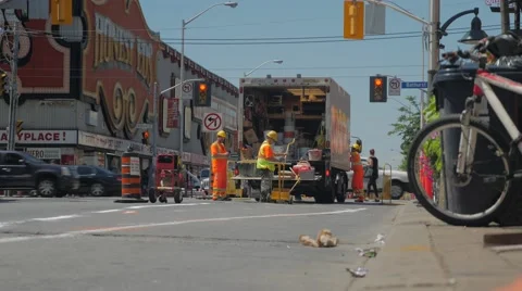 Honest Eds Construction Workers Installing Bike Lanes Bathurst Bloor Video stock 66002029