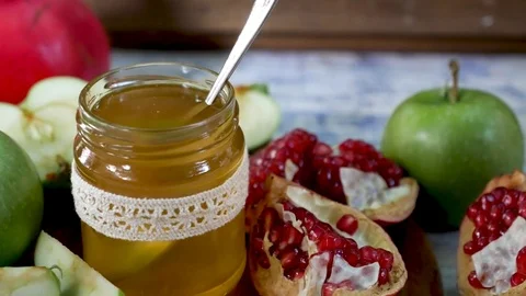 Honey apple and pomegranate Stock Footage 79679574