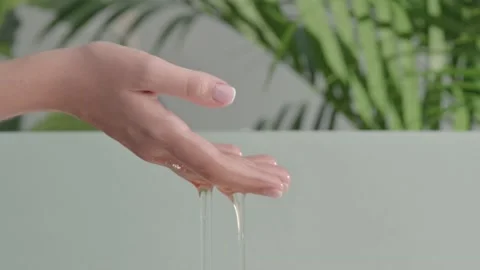 Honey flows down a beautiful female hand. Natural cosmetics concept. Close-up. Stock Footage 157545554