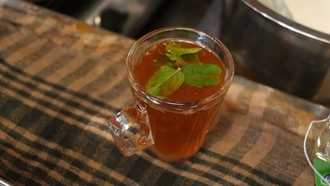 Honey-lemon-mint-tea-chai-in-a-glass-india Stock Footage 98074678