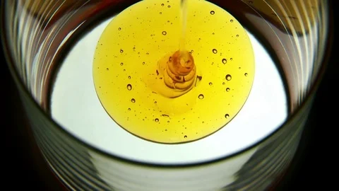 Honey pour Vídeos de archivo 83347261