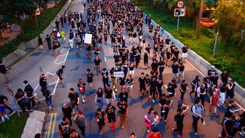 Hong Kong Mass Protest Take Over Streets Off Route Vidéo 111817351